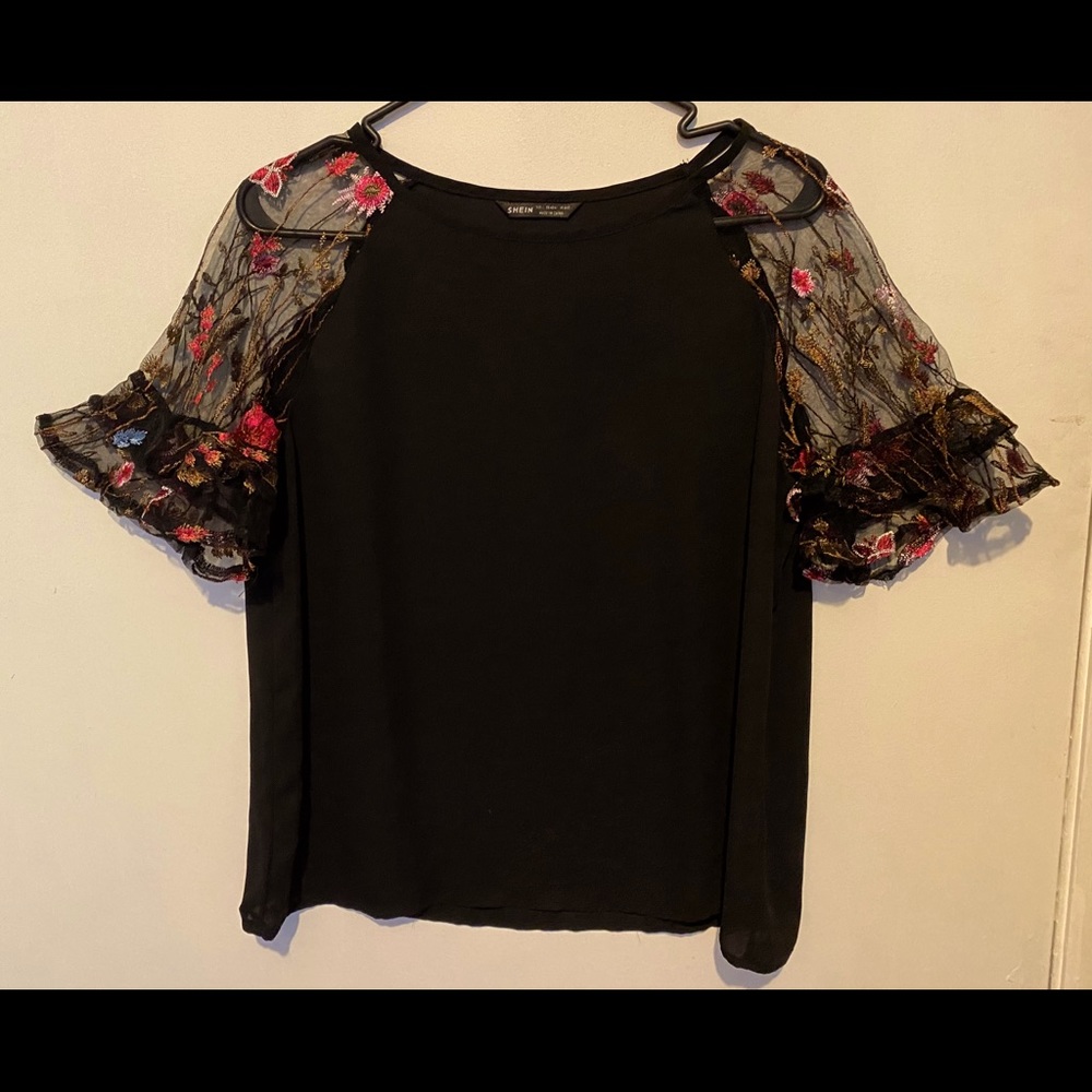 Casual black floral top🥀